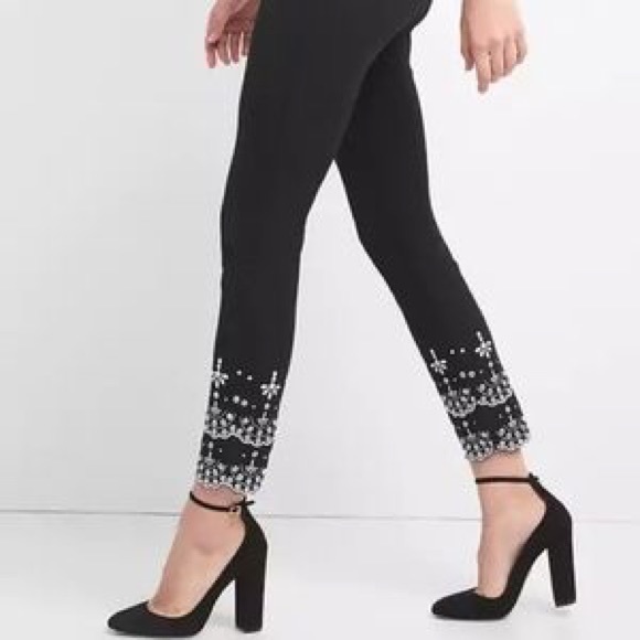 GAP Pants - Gap Eyelet Embroidered Skinny Pants Size 0